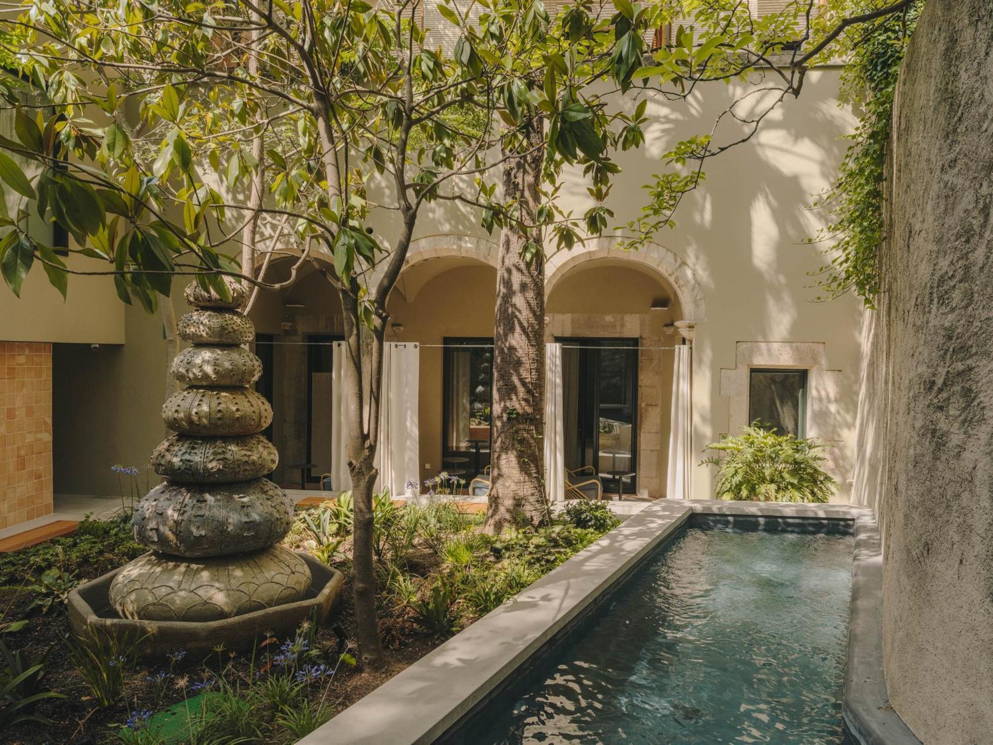Palau Fugit Hotel